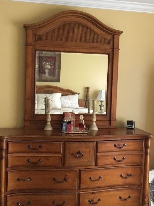 Very nice Dresser with Mirror good furniture