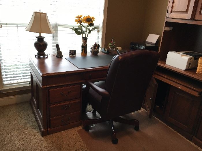 Broyhill Office Desk set