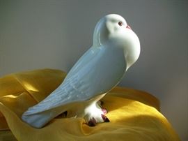 Italian ceramic Pigeon; beautiful.