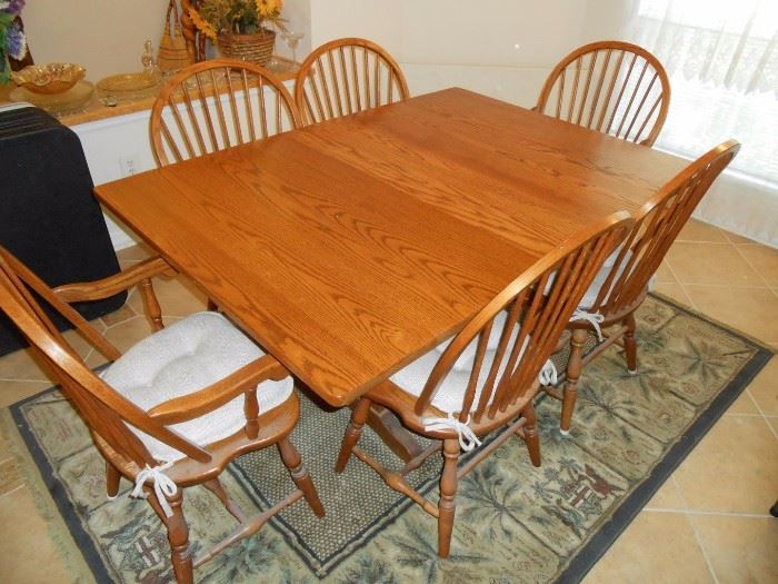 solid oak dining table w/ 6 chairs