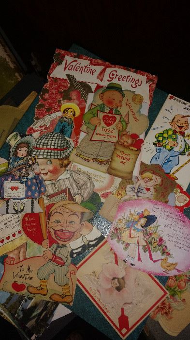 Lots of vintage greeting cards 