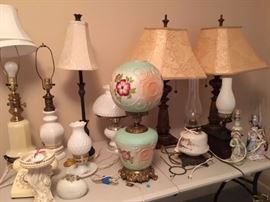 ASSORTED LAMPS IN GOOD WORKING ORDER.