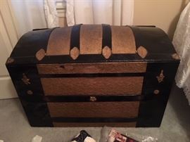 ANTIQUE CAMEL BACK TRUNK