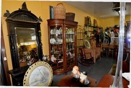 Display Cabinet Lighted and with Glass Shelves