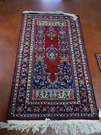 Oriental hand tied rugs