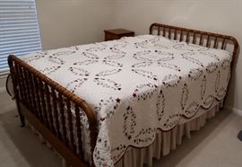 Vintage Spindle Bed (Full) - Part of 4 Piece Set