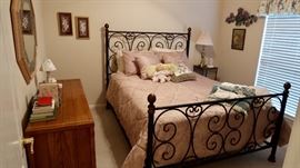 Nice Iron/Metal Queen Bed