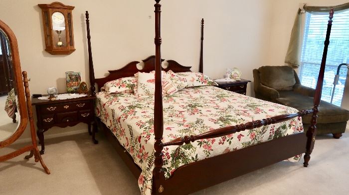 King 4-Poster Bed w/2 Night Stands - Thomasville