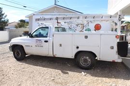 1999 Dodge Ram 2500 with close down full Utility Bed
