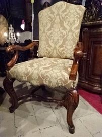 SPECTACULAR HENREDON DINING SET WITH 10 CHAIRS IN IMMACULATE CONDITION