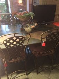 Good-looking table with 6 chairs