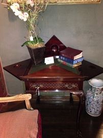 Fold-out top game table