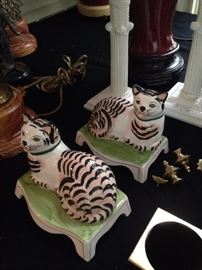 Black and white cat bookends