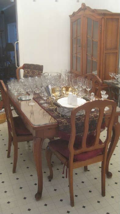Dining table/4 chairs