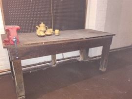 work bench with vise