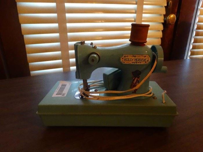Mini vintage Holly hobbie sewing machine.