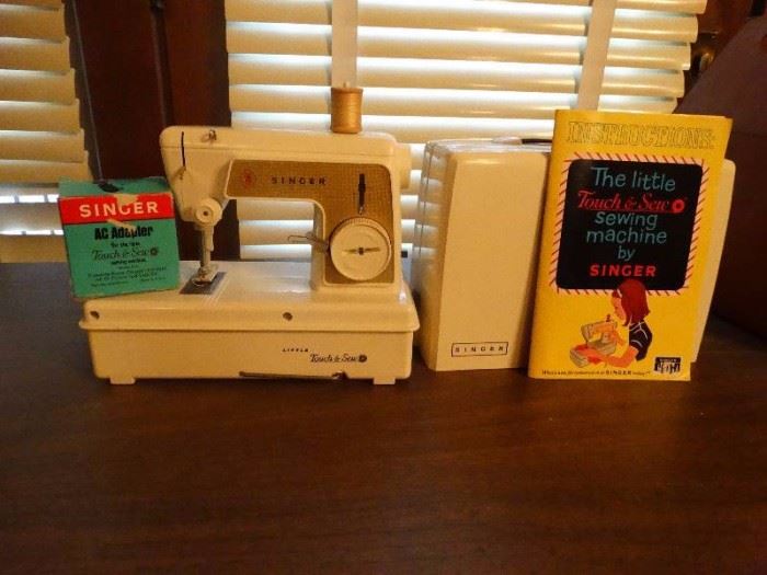 Mini Vintage Little touch and sew Singer sewing ma ...