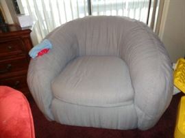 love this club chair w/ottoman