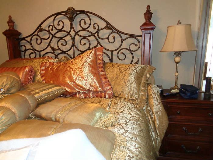 wonderful king bed w/matching pieces