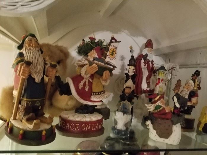 HUNDREDS of collectible christmas items