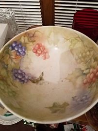 Beautiful hand painted porcelain
Bowl