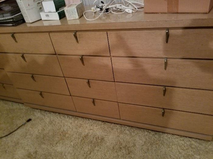 Dresser part of complete bedroom setki