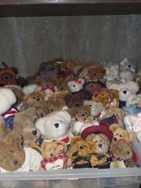 Large collection of Boyd's Bears 