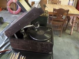 Victor VV-50 table top record player (very cool)
