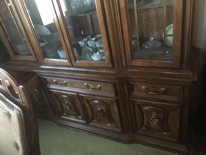 Top notch condition china cabinet