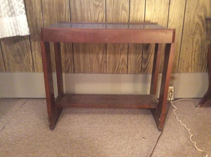  Set of 4 Tables  http://www.ctonlineauctions.com/detail.asp?id=654884