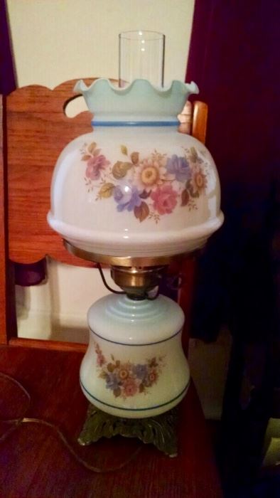 Lots of great antique lamps like this one !