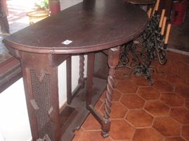 Vintage gate leg table