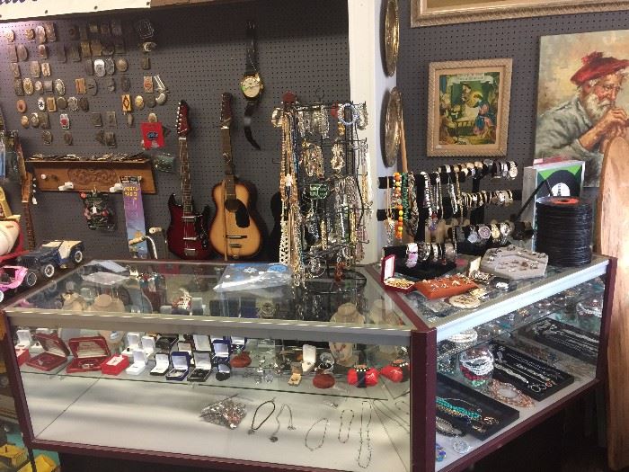 Guitars, Estate Jewelry, Multiple Showcases, Belt Buckles, Paintings & Artwork, 45s