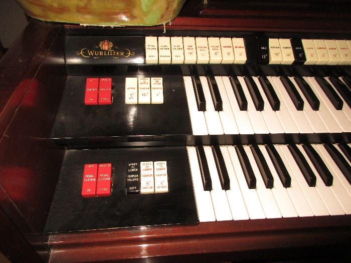 Wurlitzer organ excellent condition!!