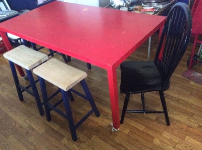 Industrial Table on wheels, 4 stools, painted chair