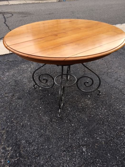 Ethan Allen Legacy 60" Round Table without leaf