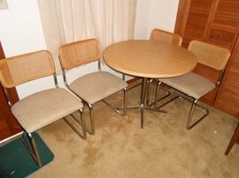 dinette set w/ 4 chairs