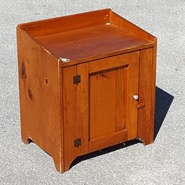 Furniture Petite Pine Wash Stand