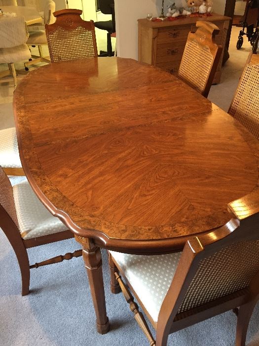 MCM Broyhill dining table and chairs, leaf.  Pads.