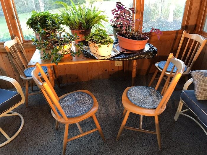 Unique small table and chairs