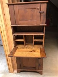Nice pine desk with top and lower cabinets
