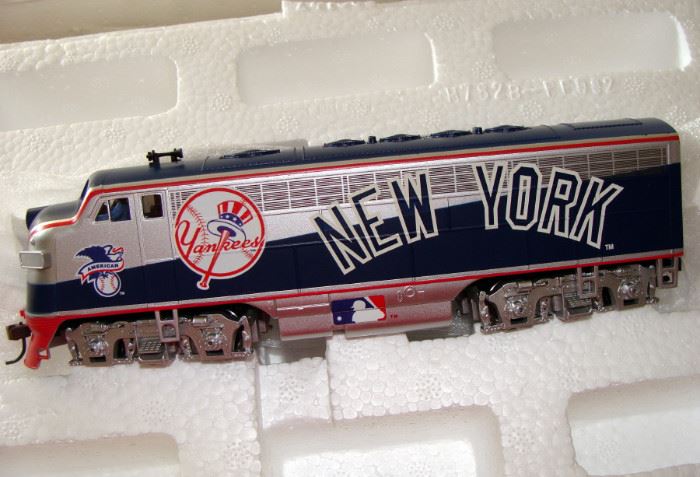 Bachmann, Hawthorne Village, Train Set, New York Yankees, Diesel Locomotive, Bradford Exchange