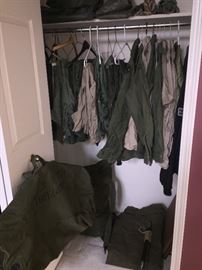 US ARMY VIETNAM WAR CLOTHES, UNIFORMS, MISC ITEMS