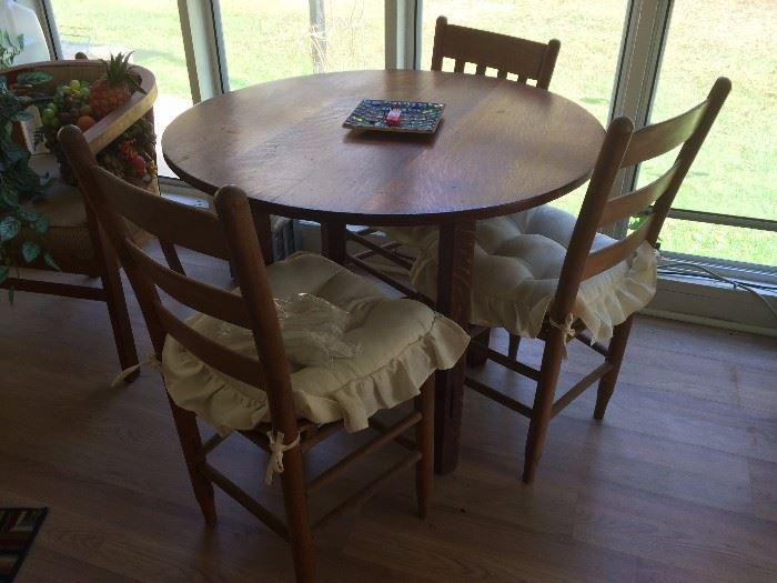 1902 Unmarked Stickley Table