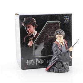 Harry Potter Mini-Bust: A Harry Potter mini-bust. This piece features the literary character Harry Potter’s upper torso holding a wand over a rock formation and includes a limited edition number 1637/2000 presented on the underside. This mini-bust was made by Gentle Giant Ltd. and includes its original box.