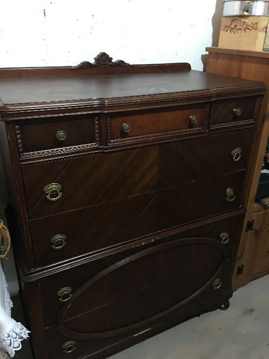 1940s CHEST-OF-DRAWERS