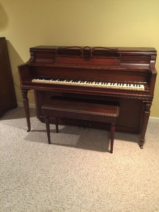 Story and Clark Spinet Piano - perfect for the beginner 