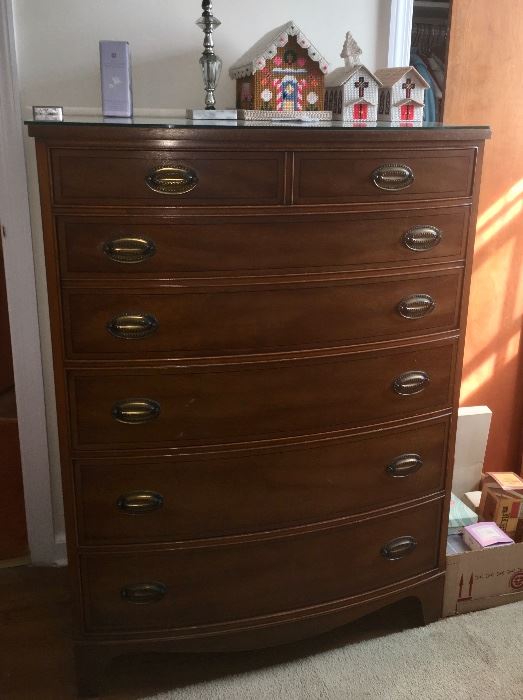 Several vintage dressers & bedroom separates 