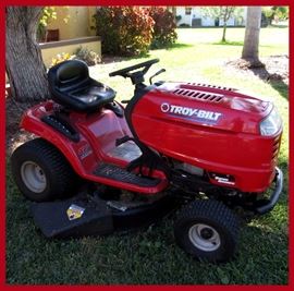 Troy-Bilt Riding Lawn Mower in Very Good Condition 