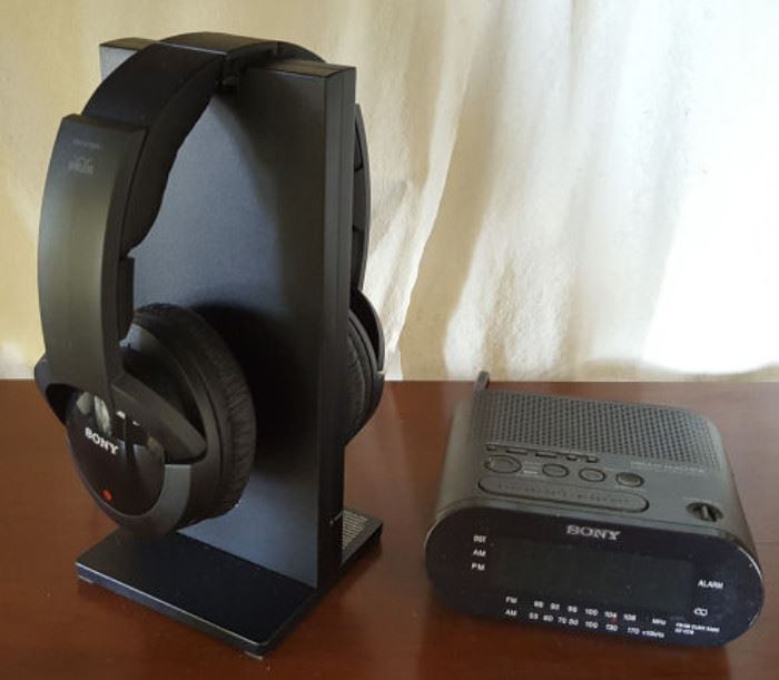 HPT054 Sony Wireless Headphones, Transmitter, Dream Machine
